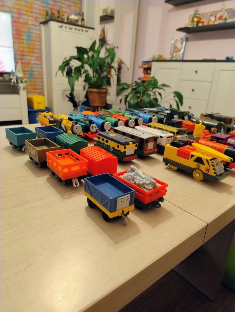 FisherPrice Trackmasters Tomek i Przyjaciele Lokomotywy napęd 50zł/szt