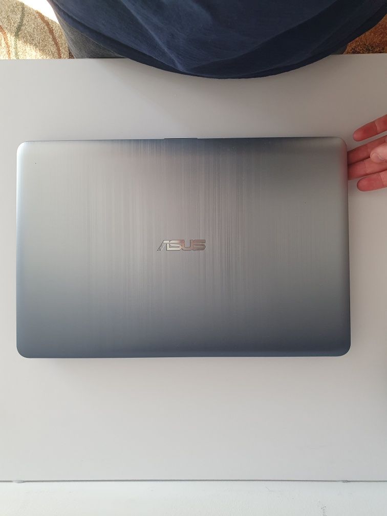 Laptop ASUS VIVOBOOK MAX – 4GB RAM / 500GB HDD / Intel Pentium