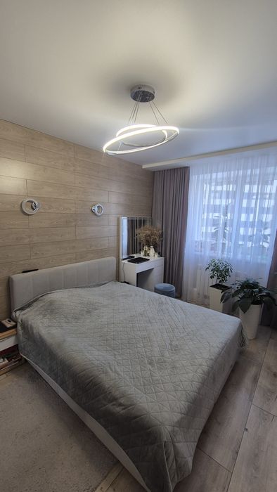 Двокімнатна квартира з кладовкою в ціні! Буча!