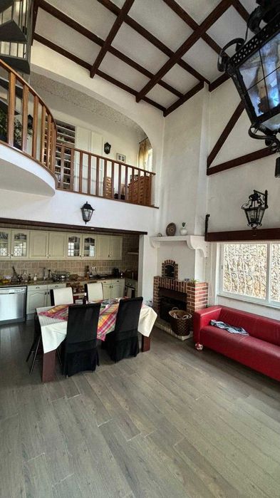 Moradia isolada T5 Charneca Caparica c exc. áreas