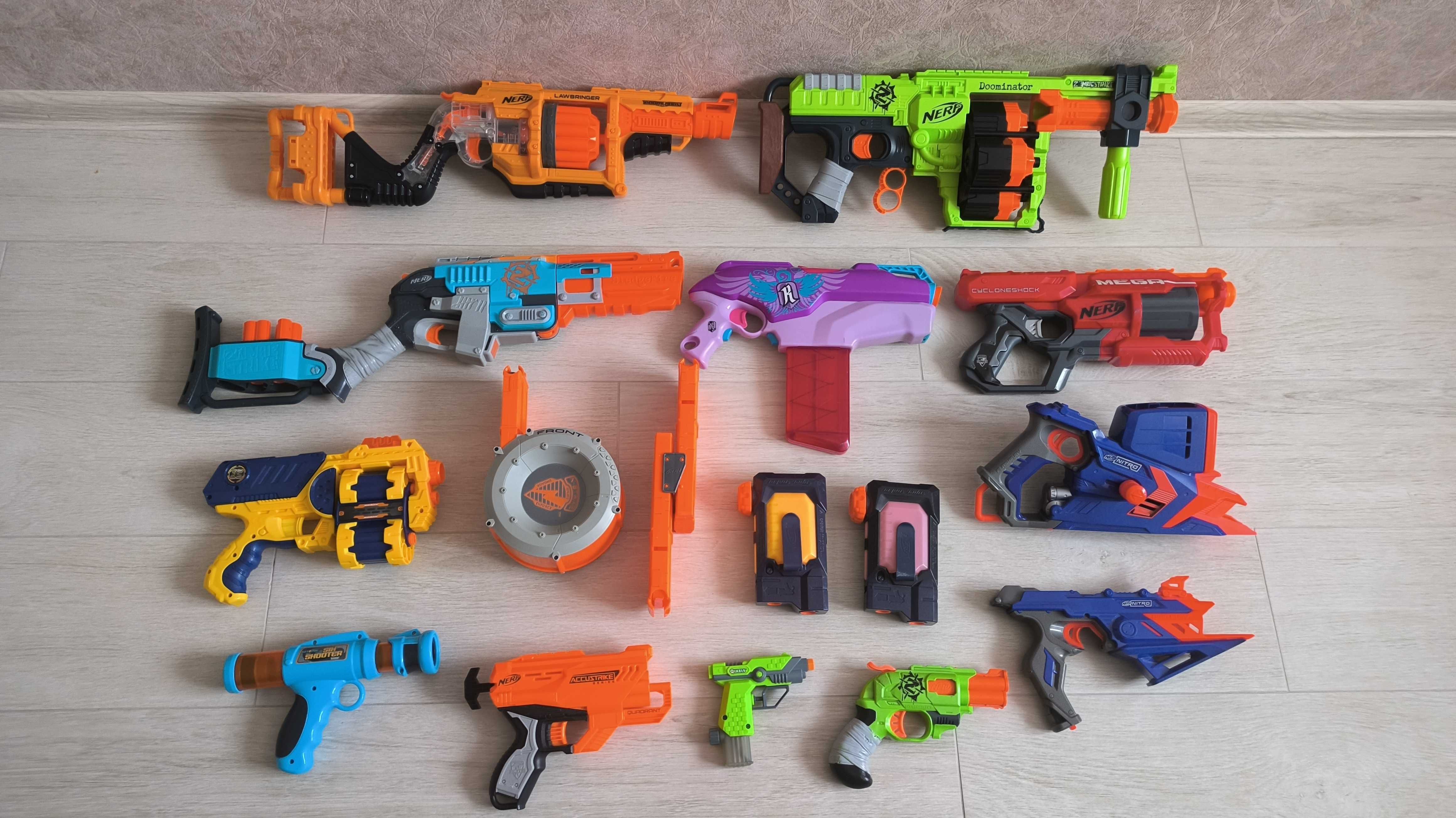Бластери Nerf, SledgeFire, Doominator, Lawbringer