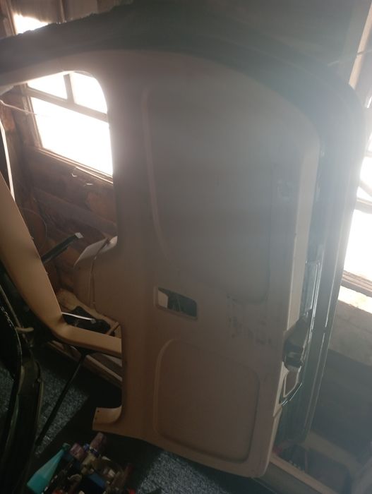 Продам ляду с мерседеса +спойлера разные