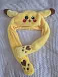 Czapka pikachu podnoszące się pompujące uszy
