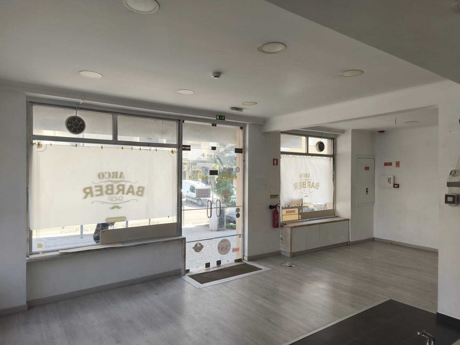 Loja para Venda no Cacém bem localizada com 75m2 em 2 pisos