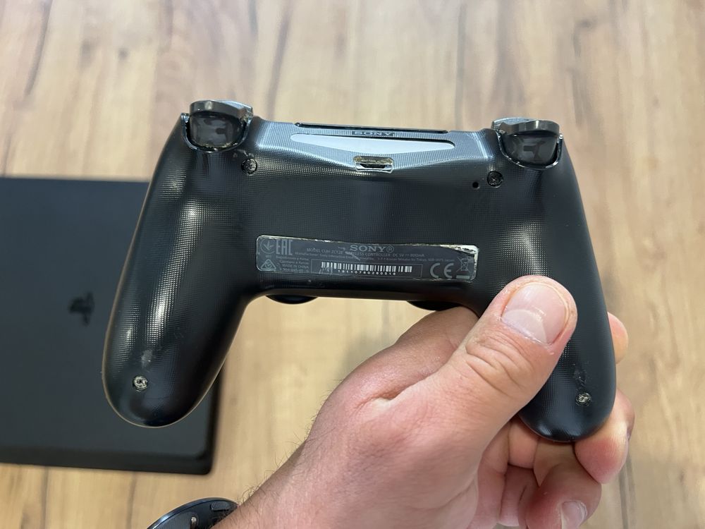 PS4 Slim 500GB + pad