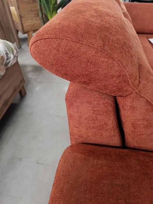 Sofá 214cm na cor tijolo com encosto reclinável