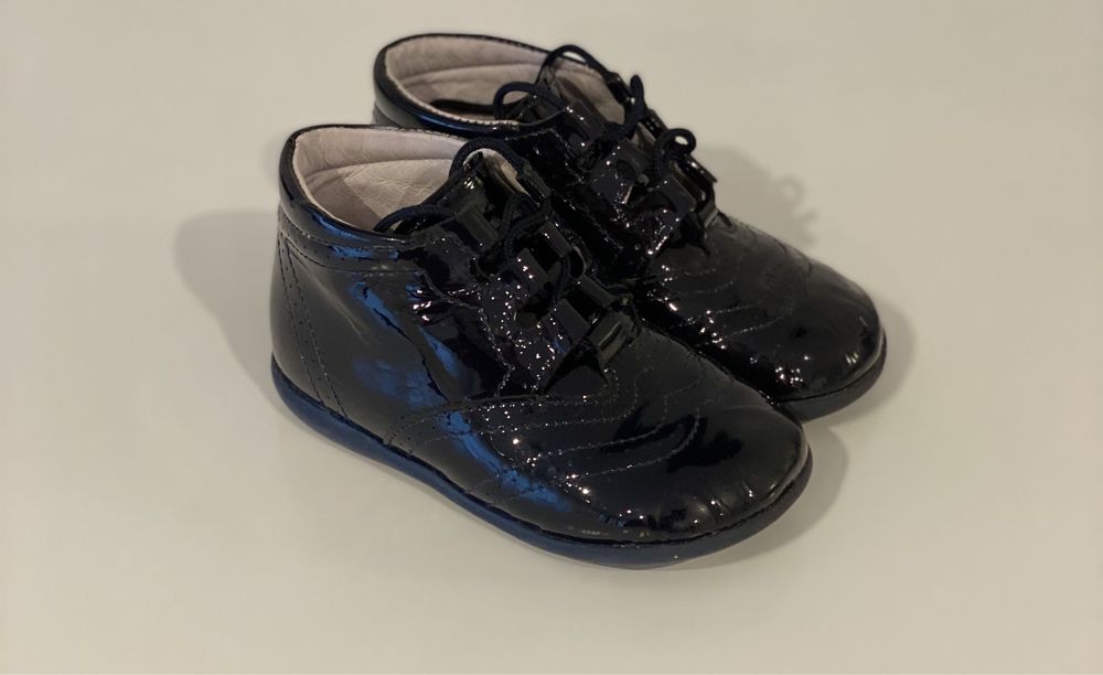 Botinhas de verniz TNY, tamanho 22