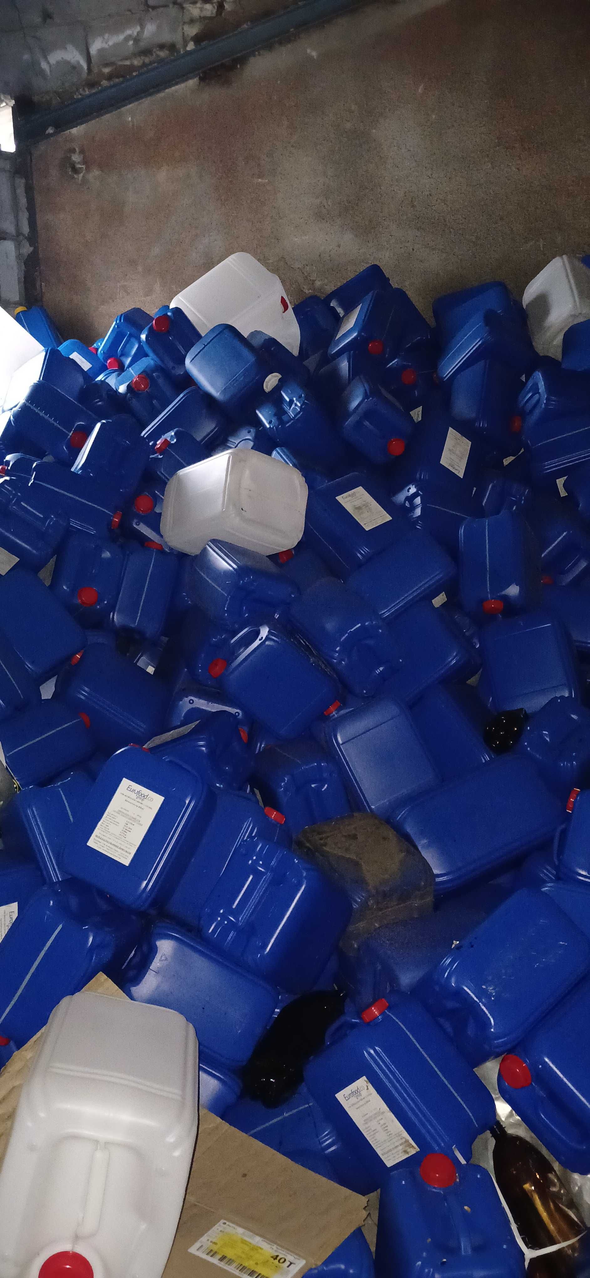 канистра 10л пластиковая б/у продам