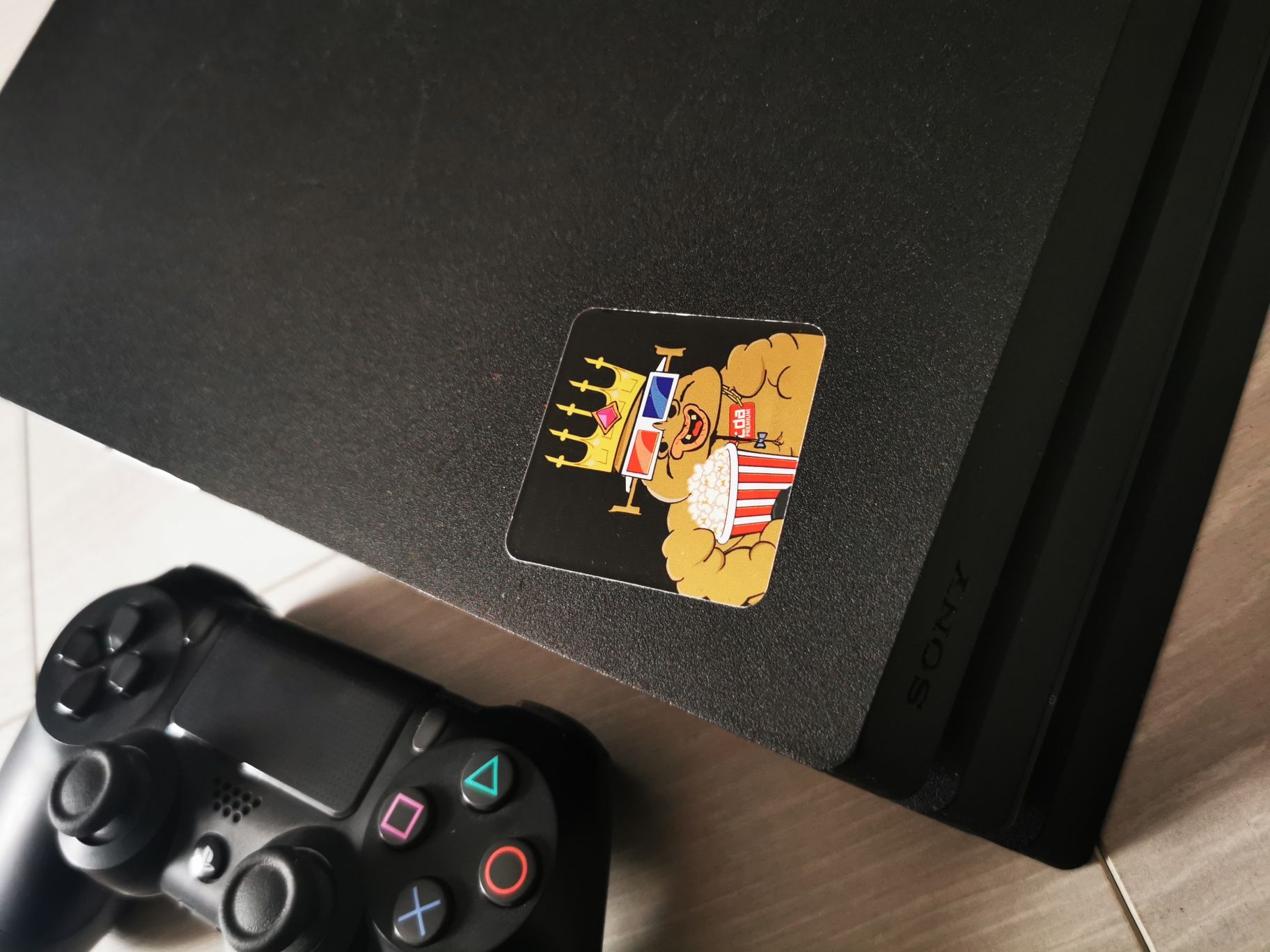 Ps4 pro 1tb bdb mało używana