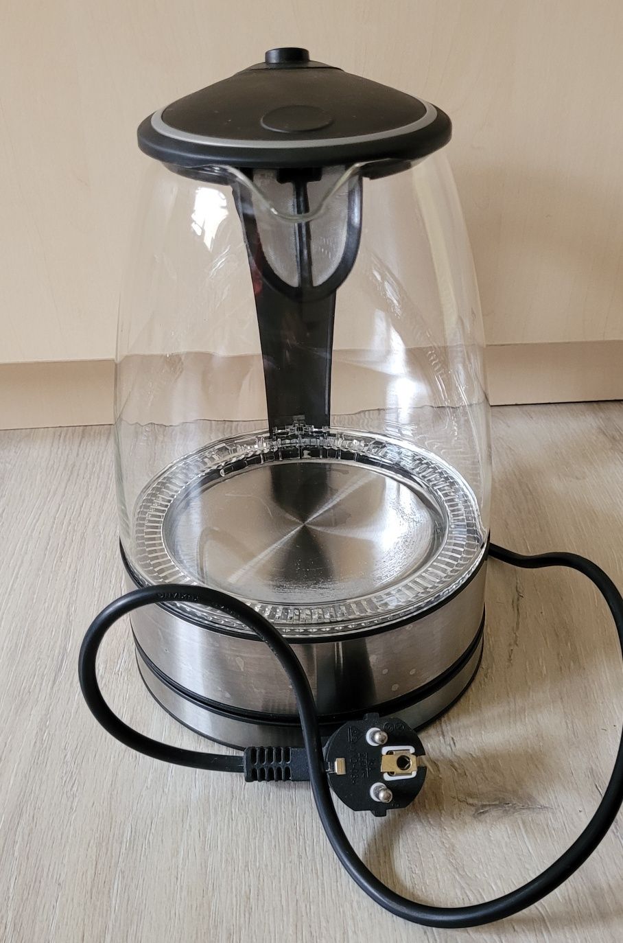 Czajnik elektryczny przezroczysty Raven 1,7 l sprawny