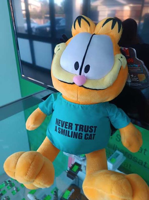 Peluche Garfield Never Trust a Smiling Cat 30cm