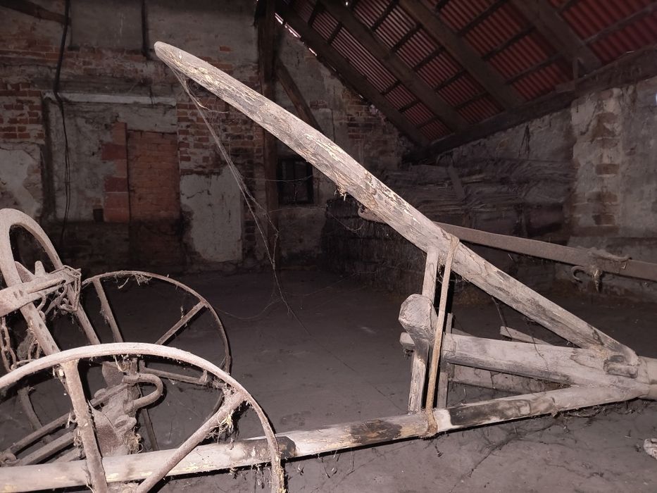 Stary pług konny drewniano metalowy