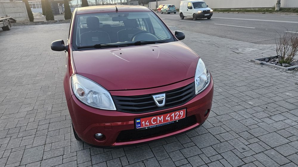 Dacia SANDERO 2012