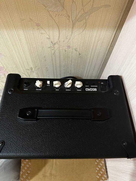 Комбопідсилювач басовий Cort CM20B