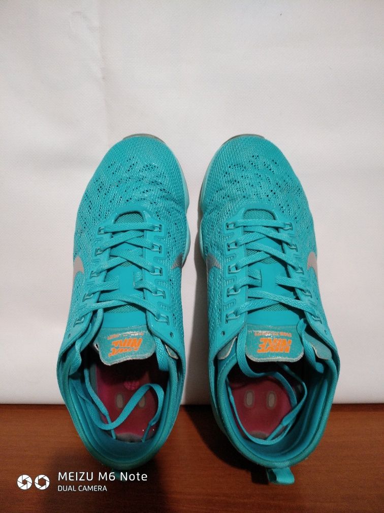 Nike женские кроссы оригинал.