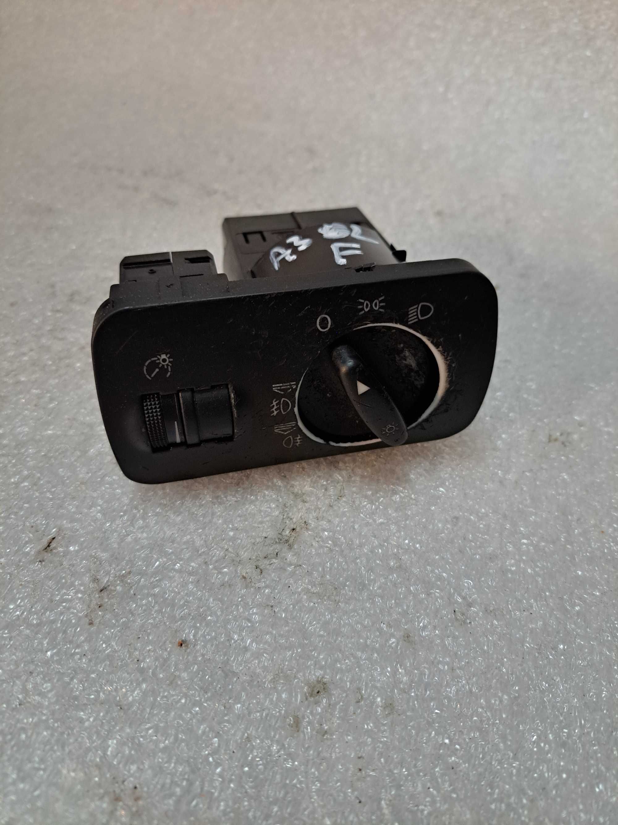 Włącznik świateł Audi A3 8L -531F