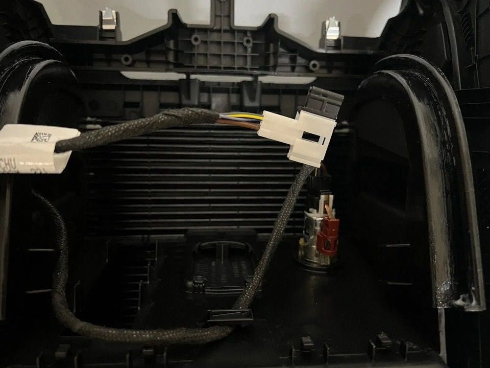 Schowek dolny Mercedes klasa V W447 tunel środkowy 12 V