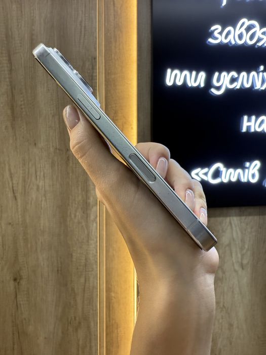 Б/у IPHONE 16Pro 128 White Titanium Neverlock Костюшка,5 igrand