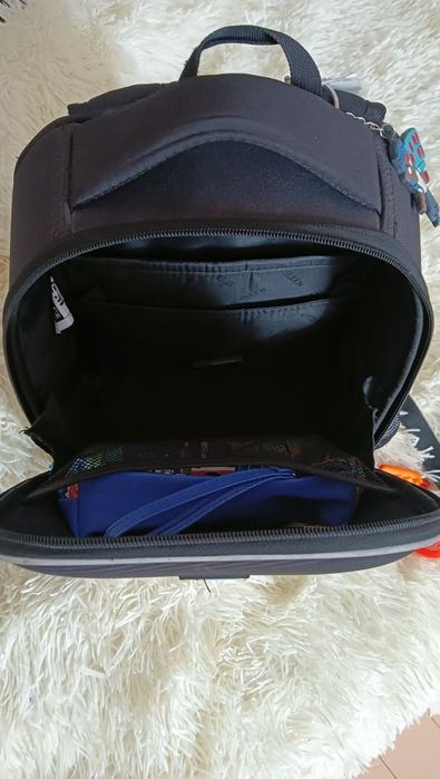 Шкільний рюкзак ортопедичний ,каркасний.