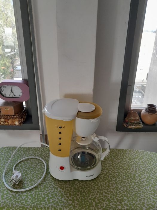 Vendo Cafeteira BLUESKY muito bonita como nova