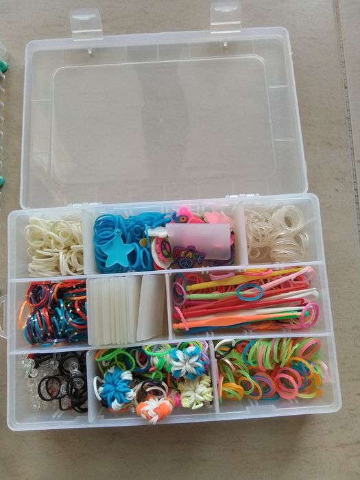 Kit elásticos para fazer pulseiras e outro