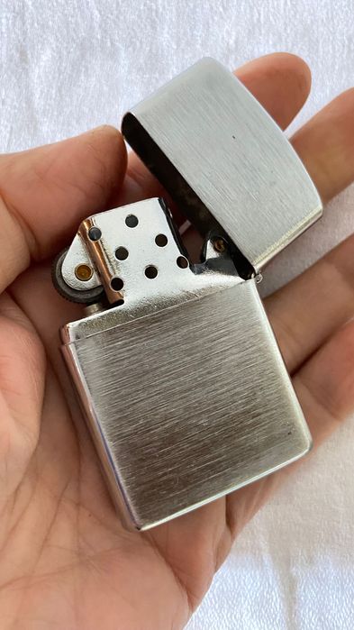 Isqueiro tipo zippo