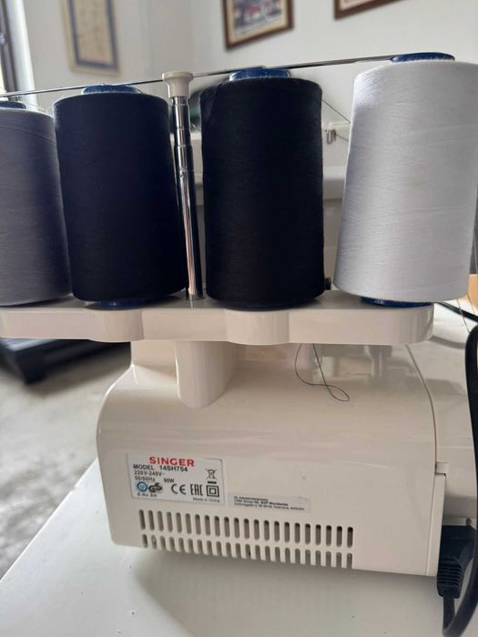 Máquina de costura overlock SINGER 14SH754