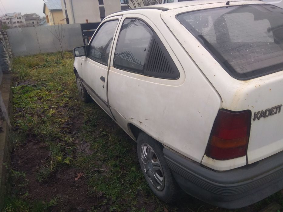 Опель кадет 1.3 бензин