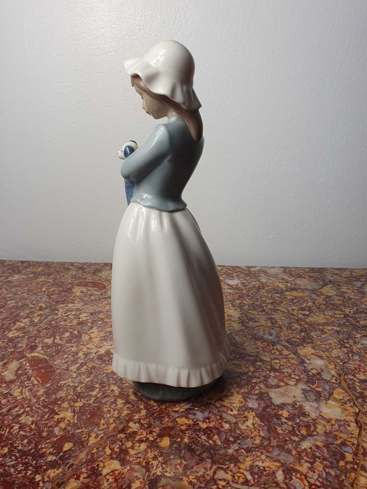 Duża Figurka NAO Lladro Dziewczyna z pieskiem Porcelana Hiszpania 26cm