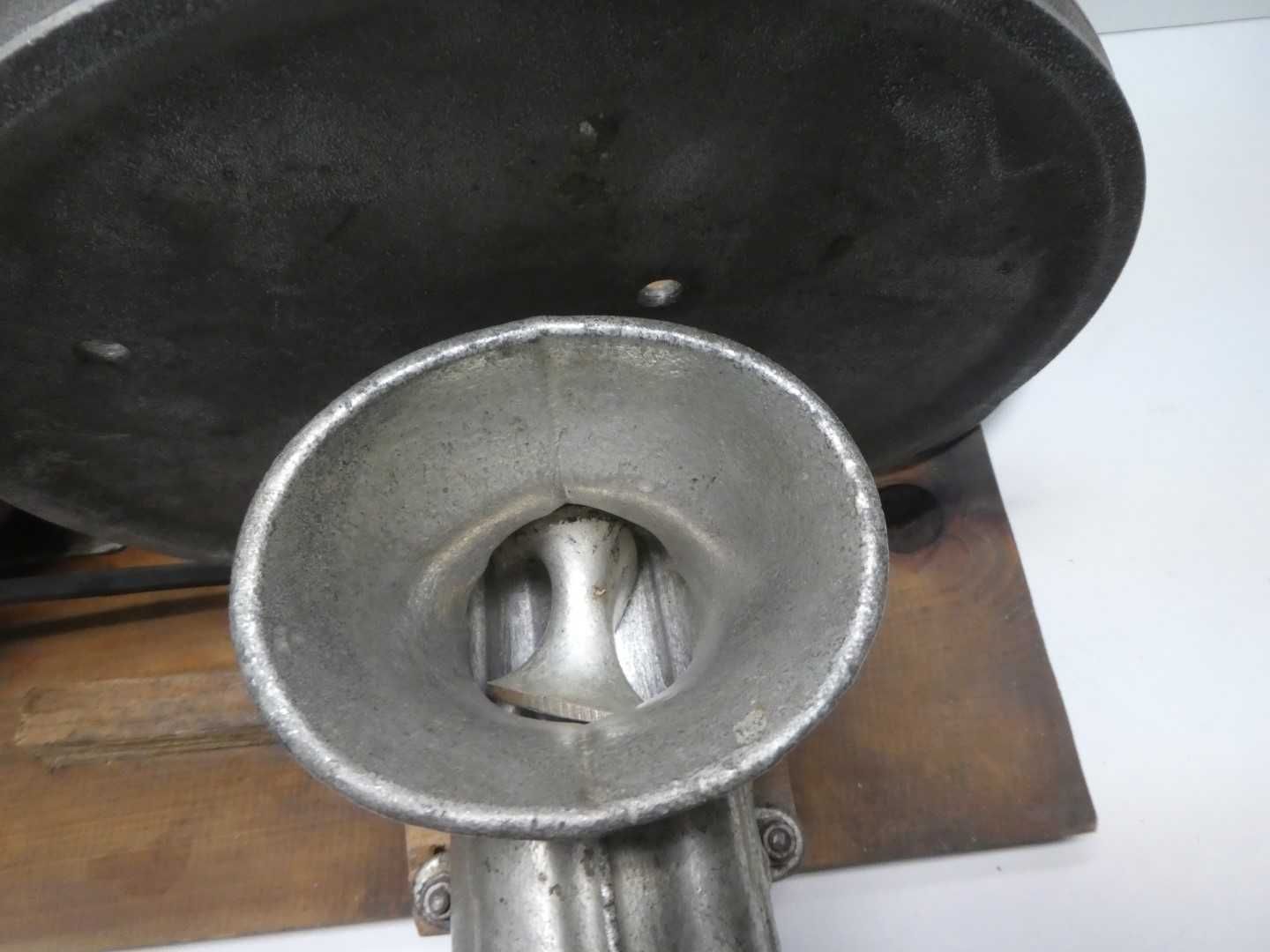 Maszynka do mięsa Alfa 12 z silnikiem elektrycznym elektryczna