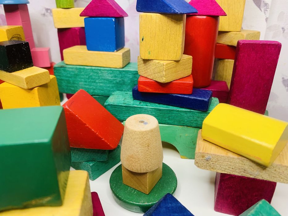 Drewniane, kolorowe klocki do budowania