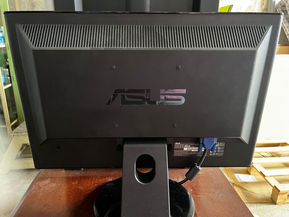 Monitor 46 diogonal