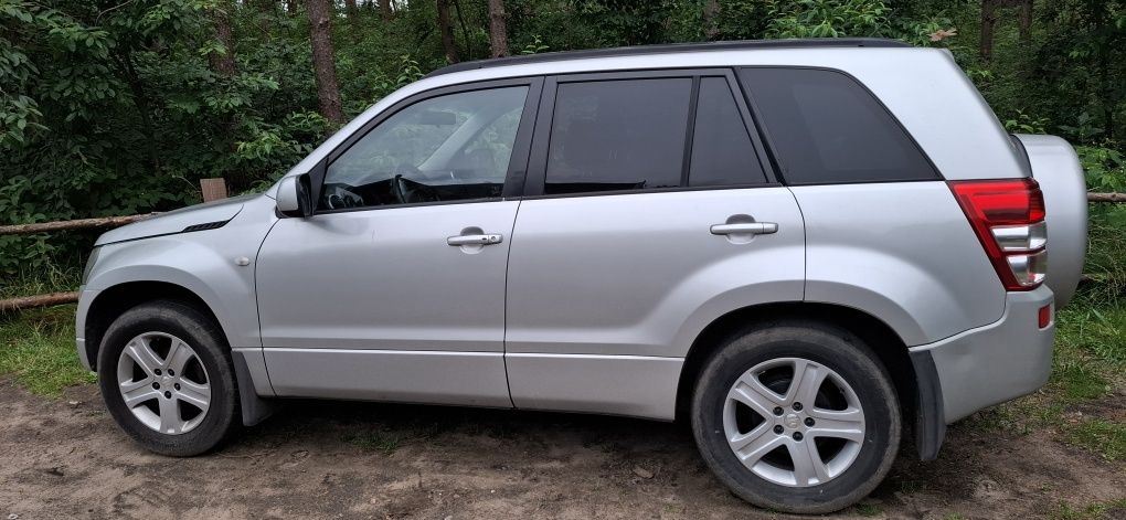 Suzuki Grand Vitara 2.0 + gaz ladna uszkodzony silnik