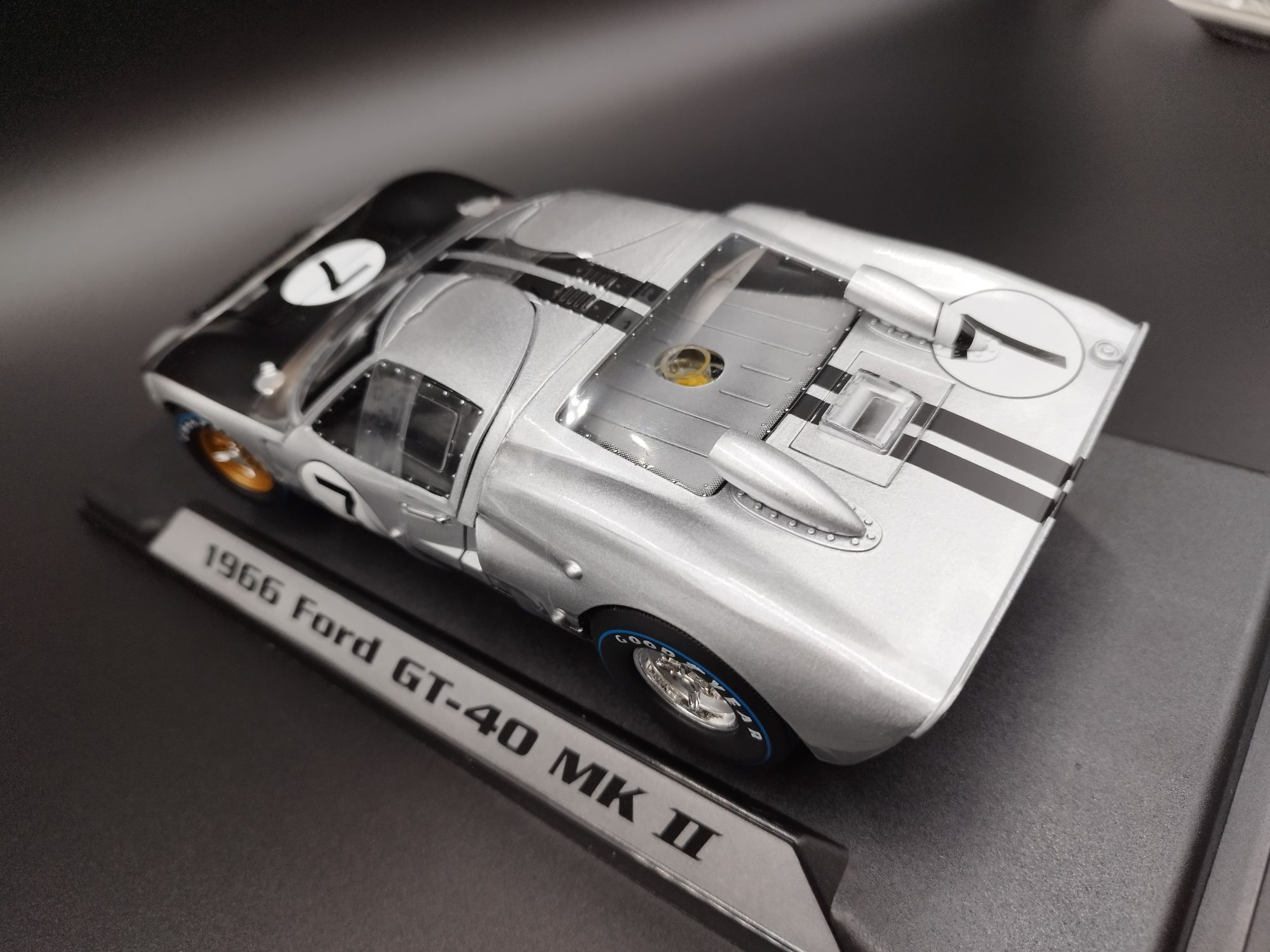 1:18 Shelby Ford GT40 Mk II #7 24h LeMans 1966 Hill, Muir model