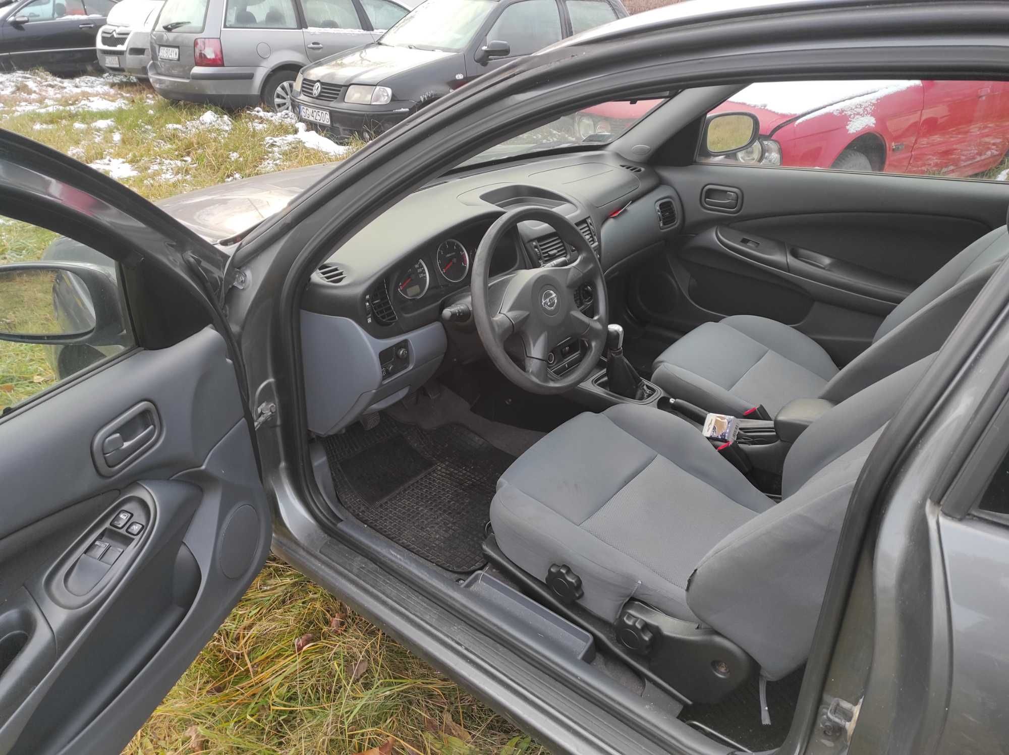 Nissan Almera 1.5 dci z klimatyzacją 2005 rok