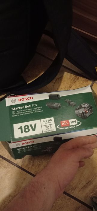 bosch universalmulti 18v-32 + ładowarka z baterią