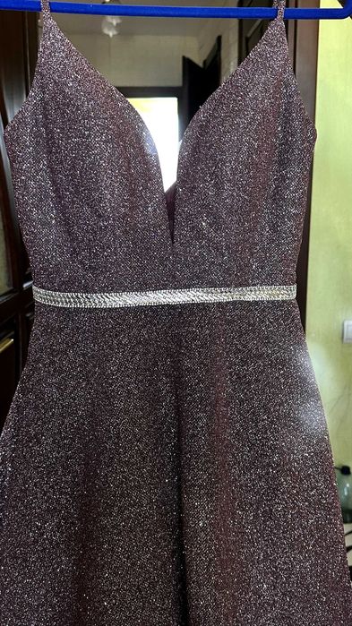 випускне плаття вишневого кольору