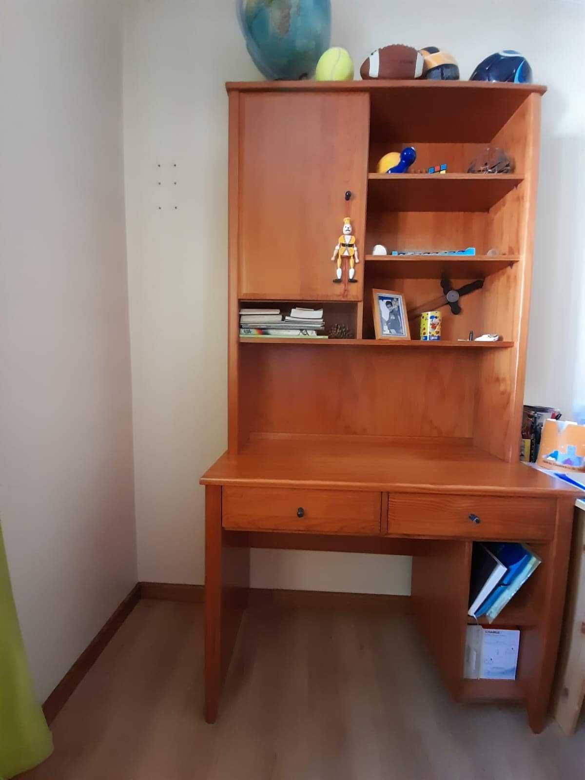 Mobília de quarto em bom estado