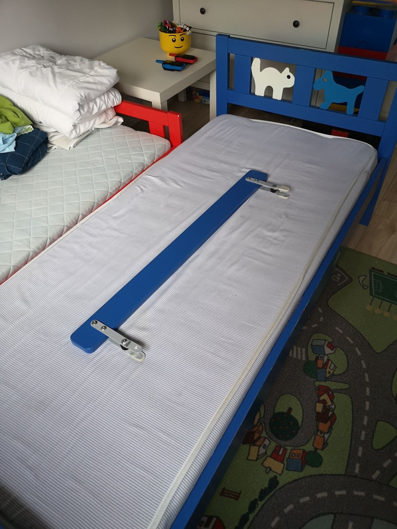 Łóżko Ikea kritter niebieskie
70 x 160 
Z dnem z listew
W zestawie boc