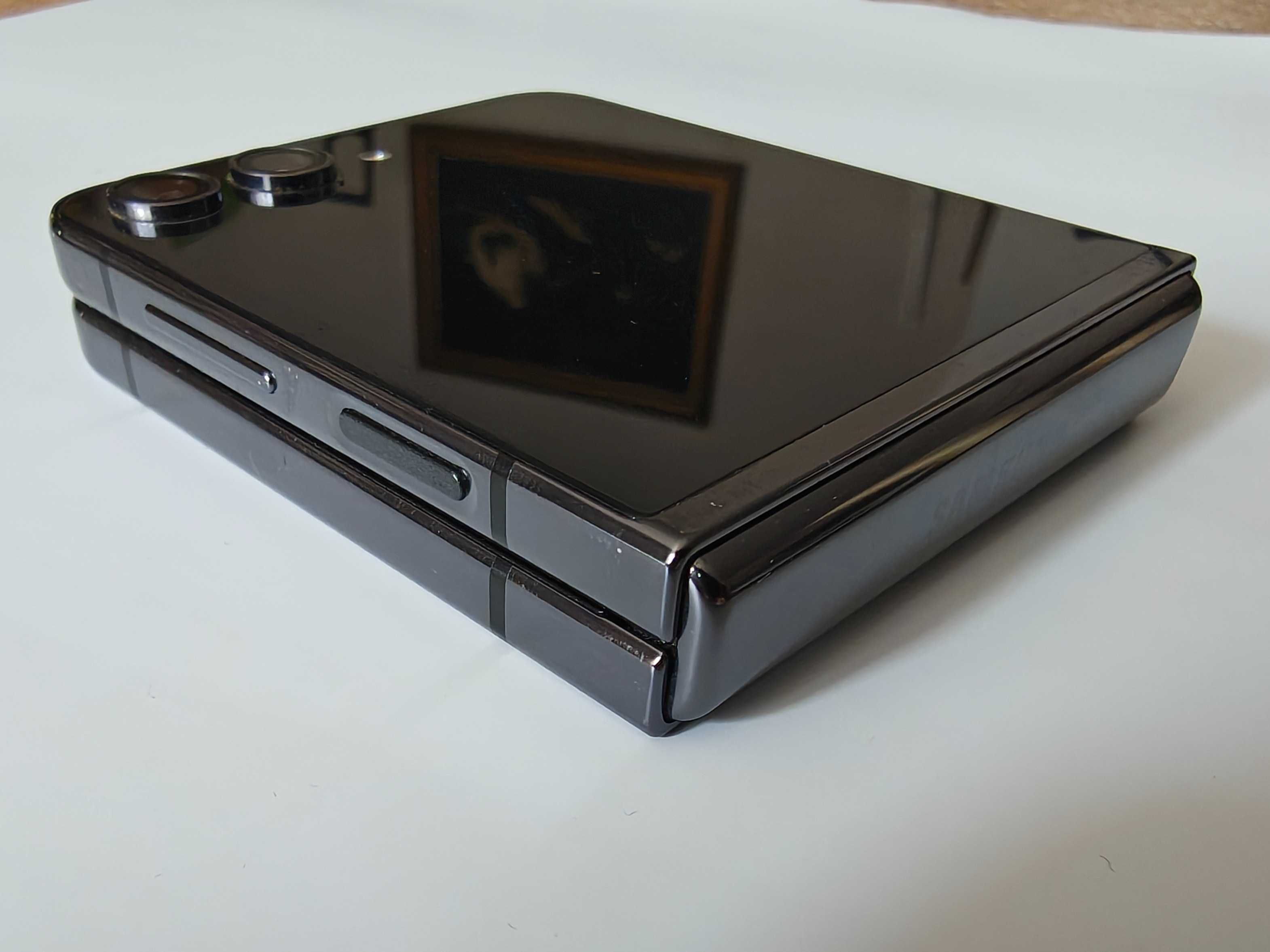 Samsung flip 5 stan idealny.