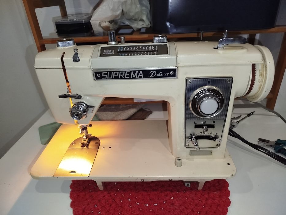 Máquina de costura suprema deluxe
