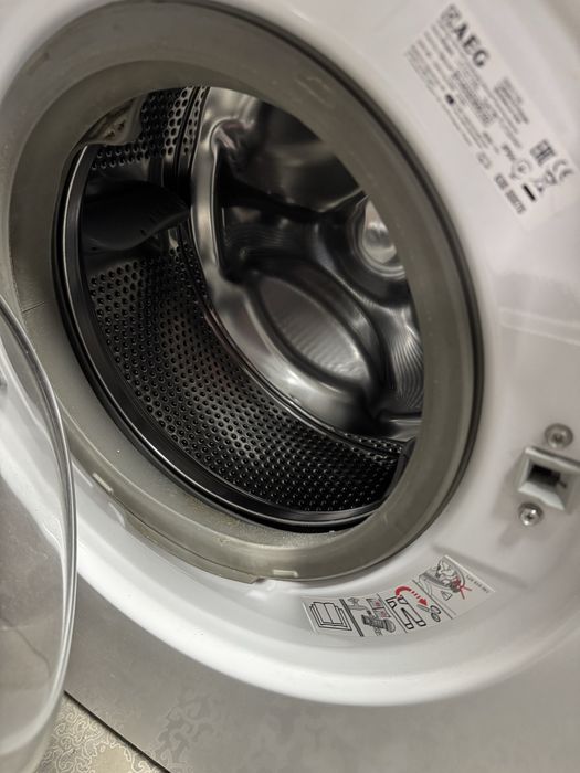 Стиральную машину AEG