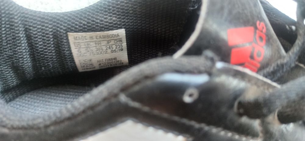 Skórzane buty piłkarskie korki Adidas rozmiar 37