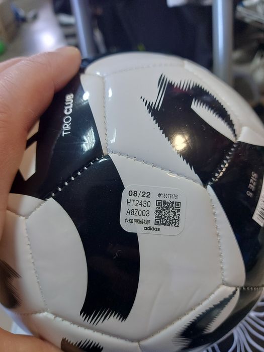 Футбольний м'яч Adidas Tiro Club Football №5 HT2430 .