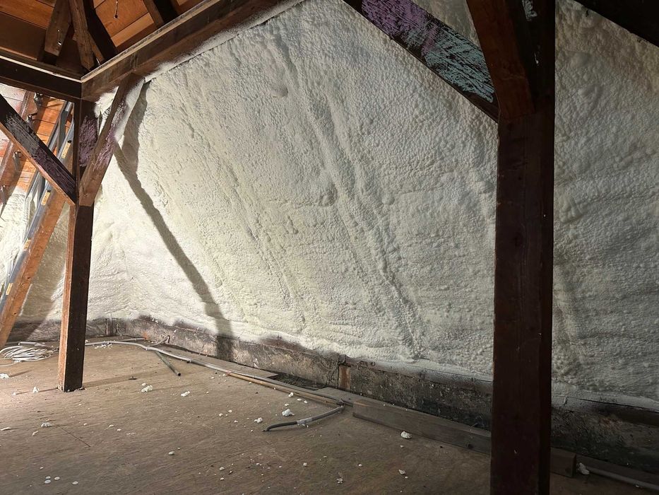 Ocieplanie piana PUR - Ocieplanie poddaszy pianką i celuloza Isocell