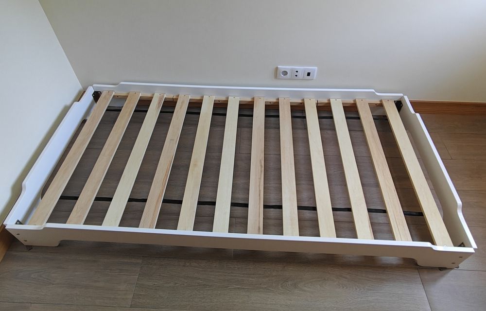Cama empilhável c/ estrado