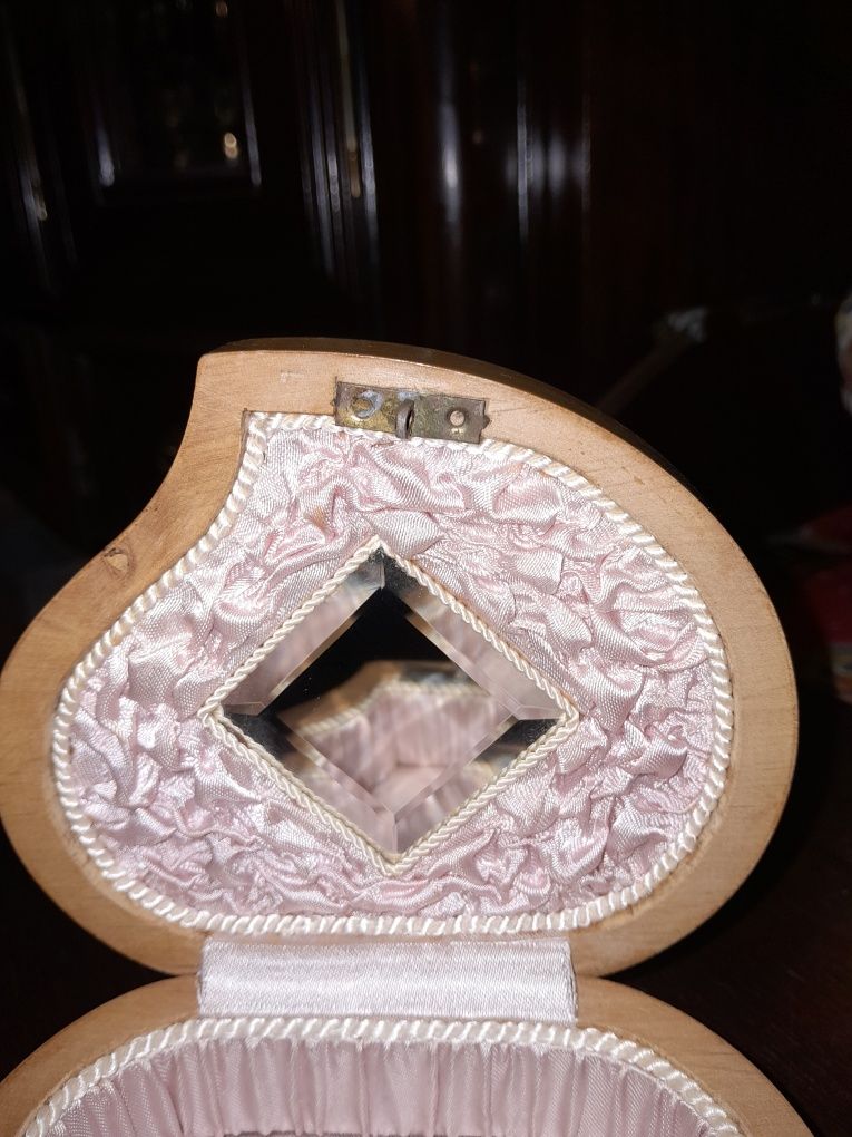 Caixa para joias vintage em madeira com espelho e forrada