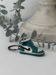 Breloczek but Nike zielony