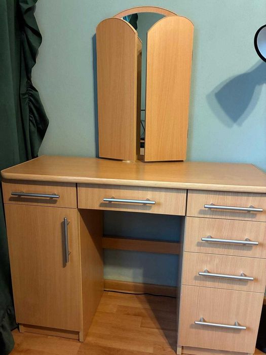 Toaletka w bardzo dobrym stanie