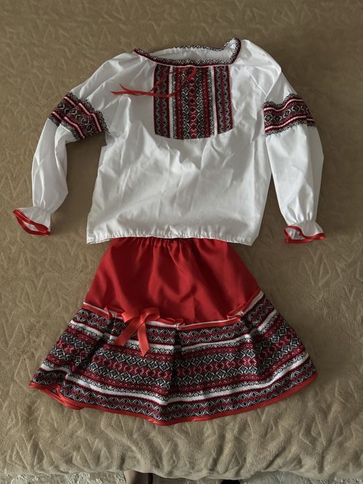 Вишинка для дівчинки